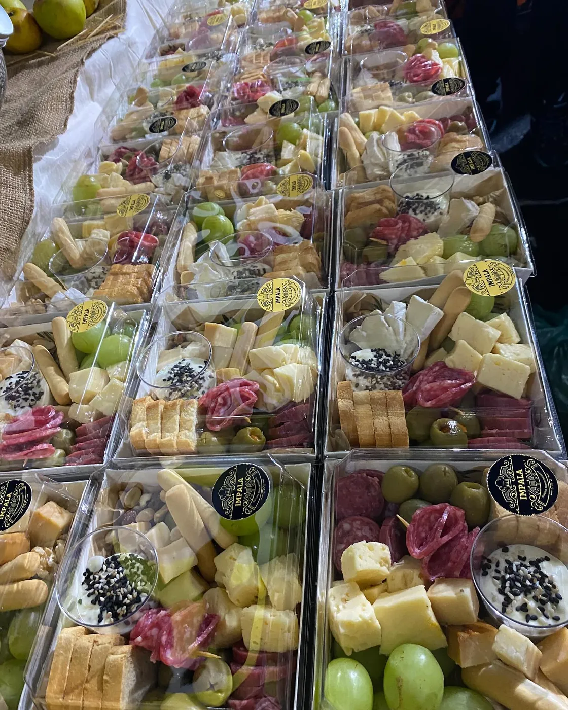 Colaciones individuales en cajas transparentes