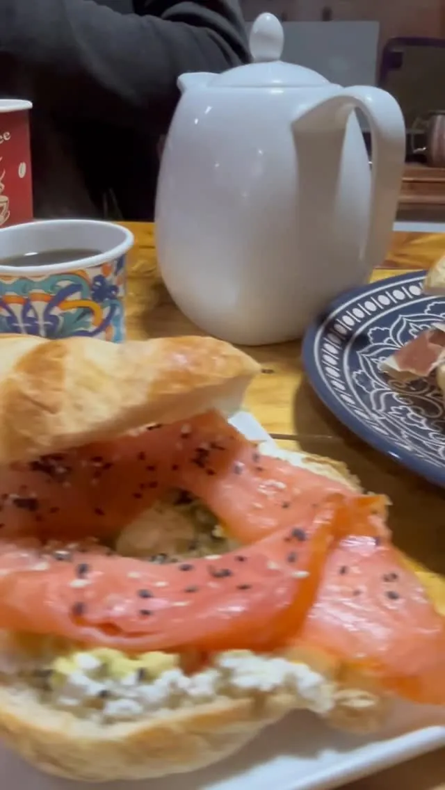 Bagel de salmón ahumado y palta